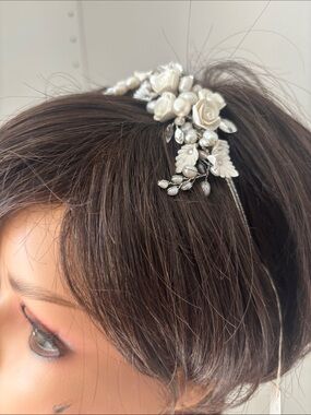 Tahari Ivory Pearl Floral Headband